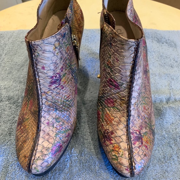 Boots - Picture 2 of 6